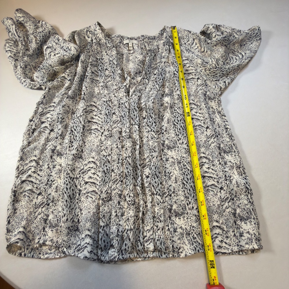 Joie 100% Silk Grey Animal Print V-Neck 3/4 Sleeve Blouse XS W52-22055 Career - Picture 8 of 8